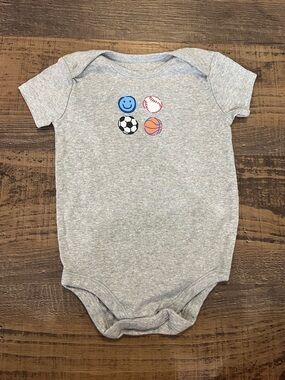 wonder nation Gray Short-Sleeve Bodysuit with Sports Icons